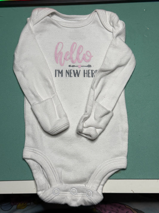 Newborn “hello I’M NEW HERE” Onesie – Carter’s – NB