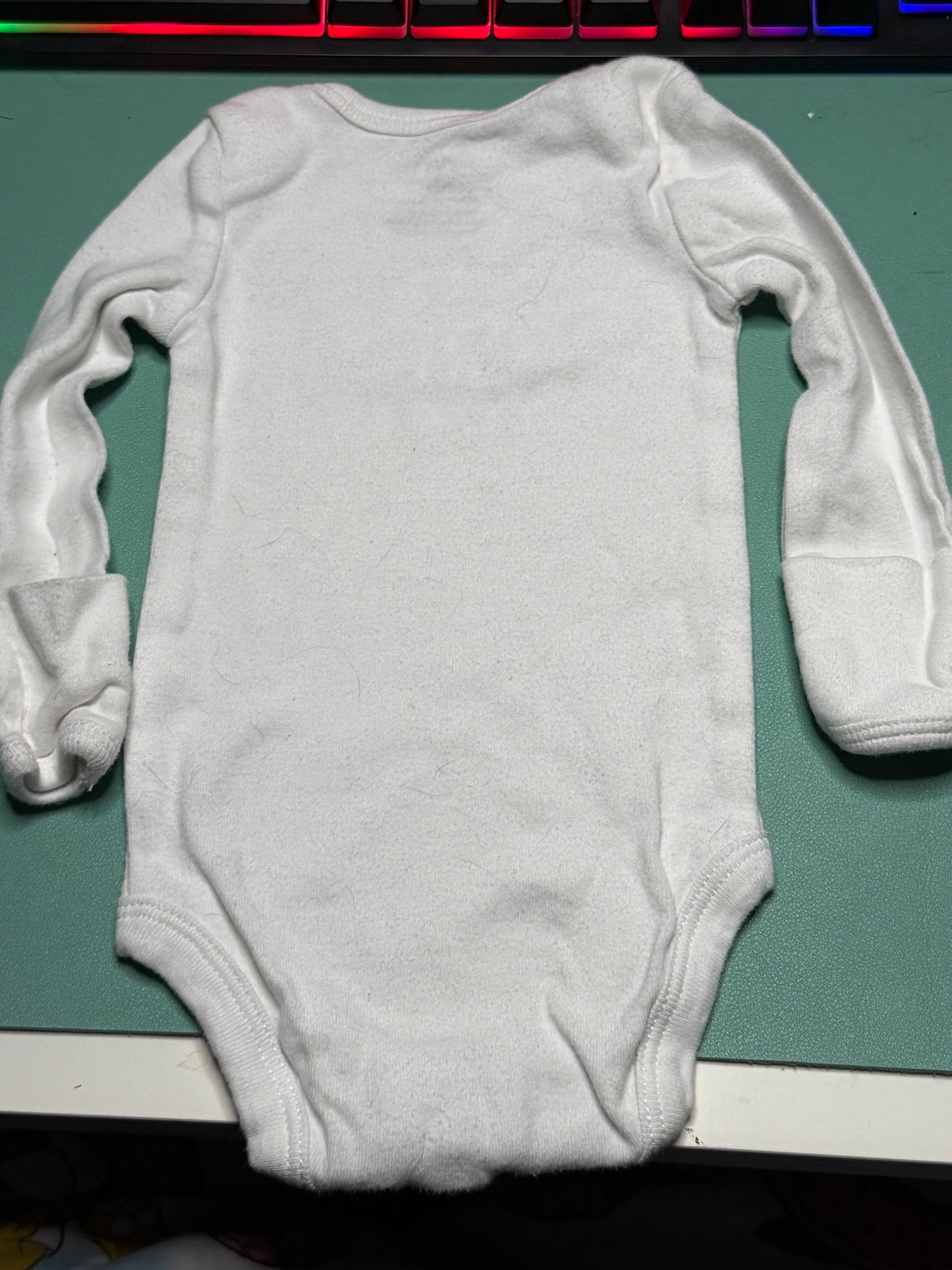 Newborn “hello I’M NEW HERE” Onesie – Carter’s – NB